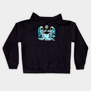 Astronauts drinking coffee in space Kids Hoodie